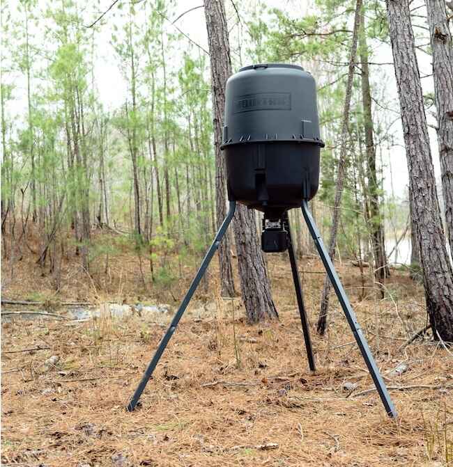 Moultrie Deer Feeder Pro III With 6v Solar Panel Moultrie Deer Feeder Pro III With 6v Solar Panel
